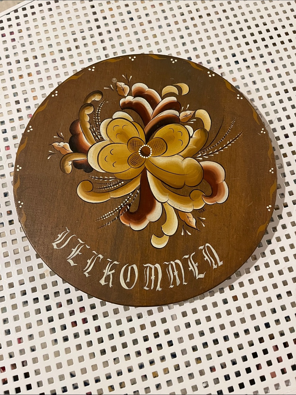 VINTAGE Rustic Brown 'VELKOMMEN' Floral Wall Plaque - Hand-Painted